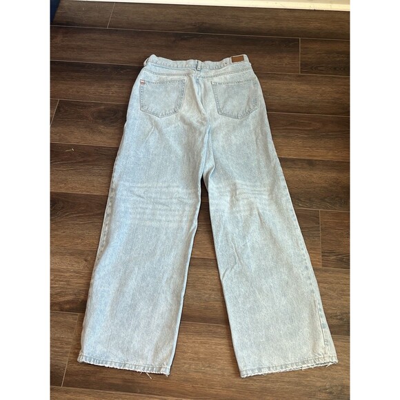 Urban Outfitters BDG Dipped V Flare Jeans Size 30 Light Wash Blue 100% Cotton - Picture 4 of 13